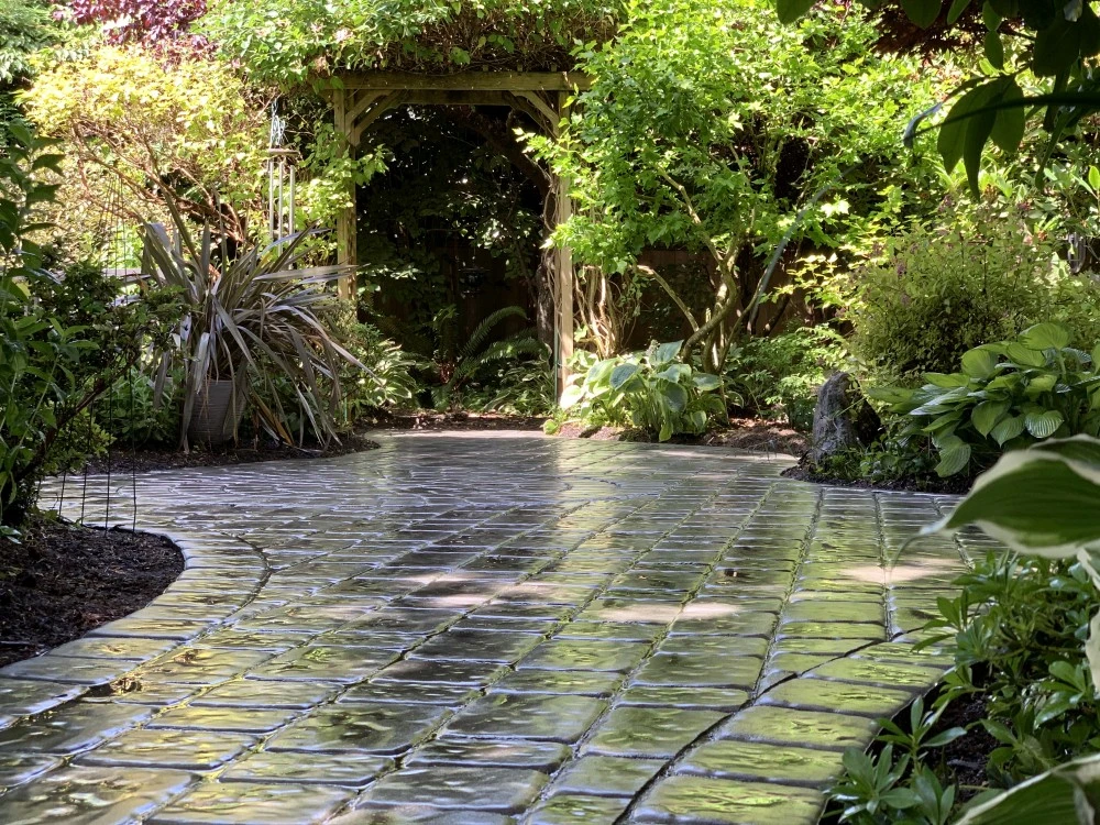 paving-stone-installation Paving stone installation in garden